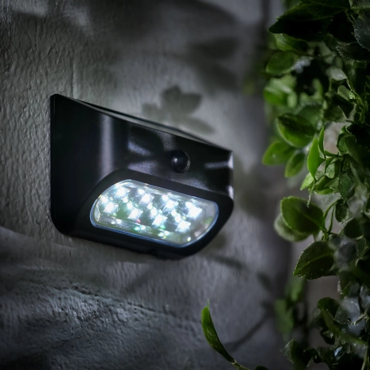 Saules enerģijas sienas lampa ar kustības sensoru un 8 LED
