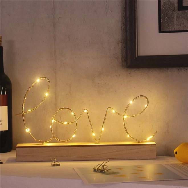 Galda LED dekorācija Love uz koka pamatnes