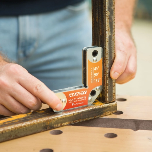 Welding magnet 45°, 90° and 135° with a holding force of 9 kg