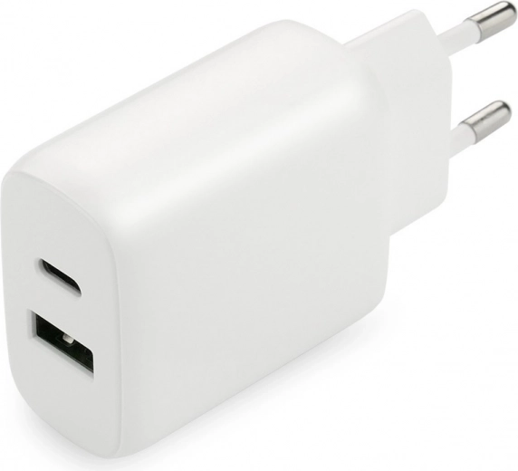 Fast charging via USB Quick Charge 3.0