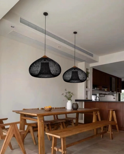 Ideāli virs galda – vienmērīgs apgaismojums 10–15 m²