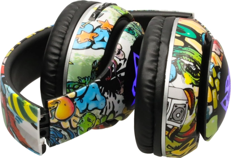 Lightweight design and comfortable ear cushions