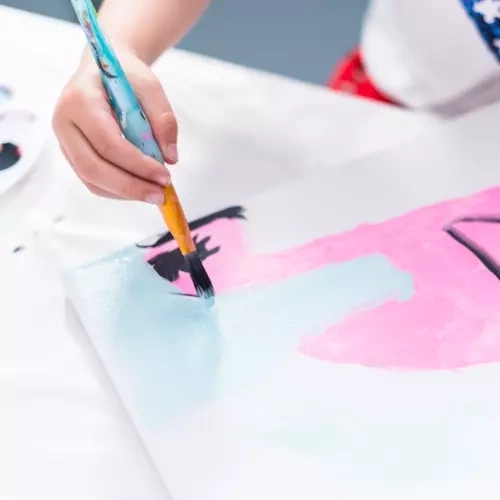 Bez smaržas, netoksiskas un ūdensizturīgas pēc nožūšanas