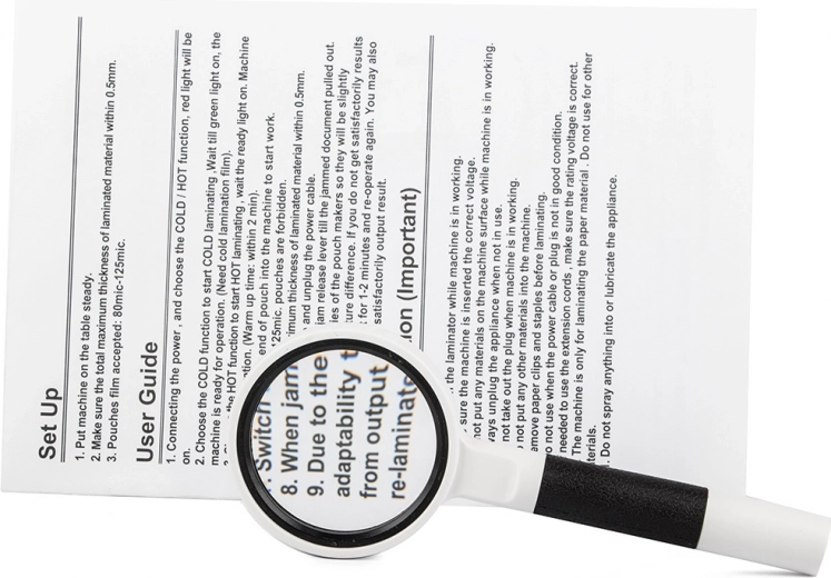 Skaidrs attēls ar stikla lēcu