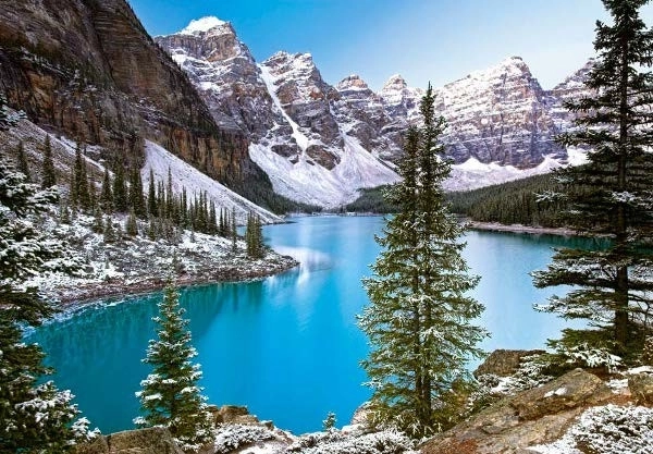 Kanādas ezera motīvs Rocky Mountains