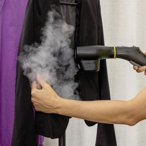 Refreshing garments and reducing odors