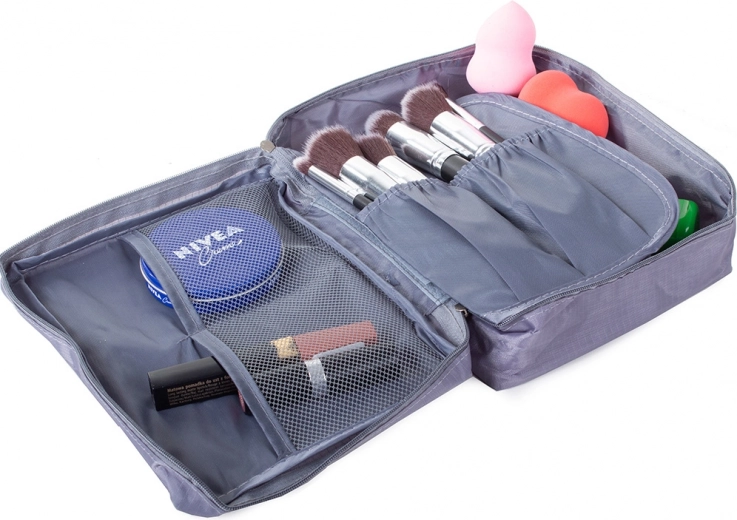 Praktisks dizains ar vairākiem nodalījumiem