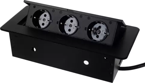 Trīs Schuko rozetes ar lielu slodzi