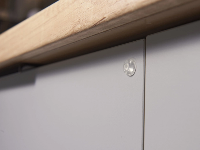 Viegla pašlīmējoša uzstādīšana