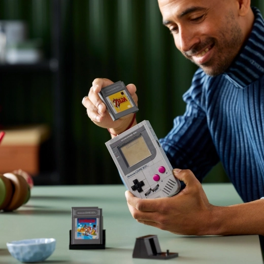 Interchangeable “Game Paks” and screens