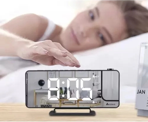 Spoguļveida LED displejs ar lieliem cipariem