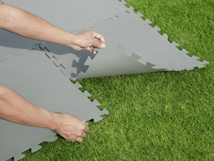 Viegla montāža, pateicoties puzles slēdzenēm