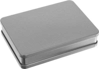 Eleganta metāla kārbiņa komplektā