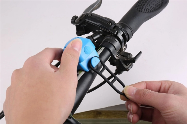 Viegla montāža uz vairuma stūru