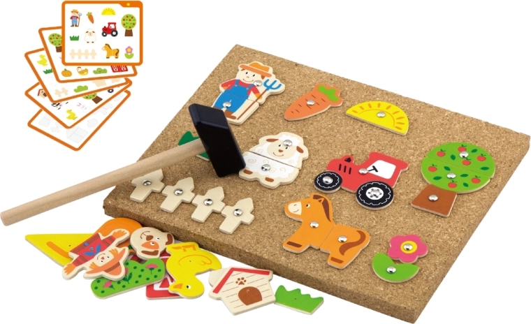 Radoša ferma uz korķa dēļa