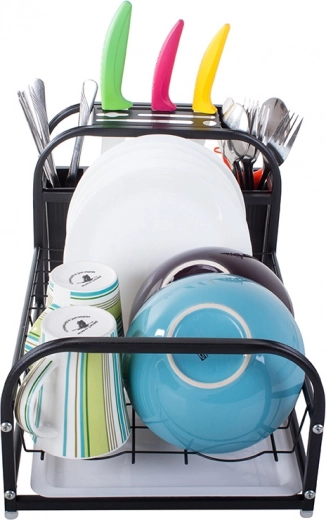 Gudra šķīvju, galda piederumu un nažu organizācija