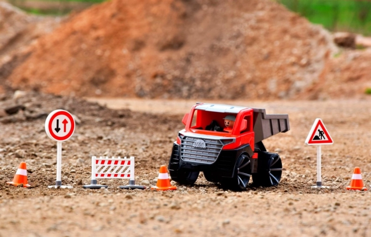 Izturīgs izpildījums lietošanai telpās un ārā