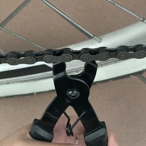 Ātra ātrās savienotājsaites atvēršana un aizvēršana