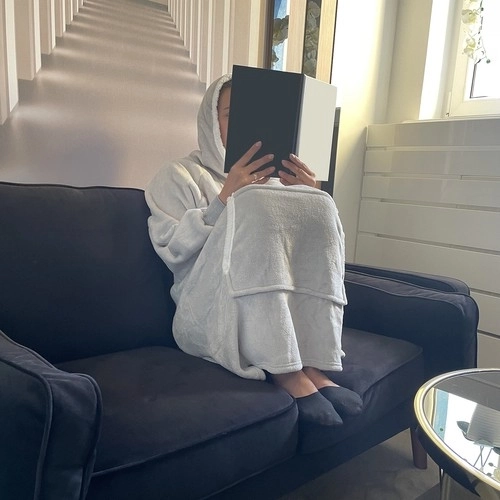 Kapuča džemperis un sega vienā