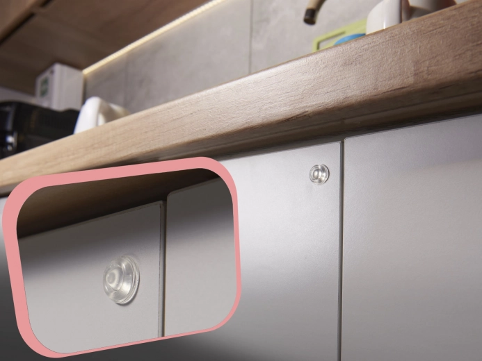 Klusāka durvju un skapīšu aizvēršana