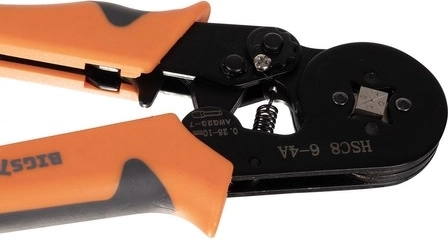 Automātisks sprūdrata mehānisms un piespiediena regulēšana