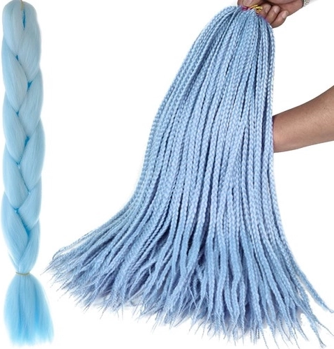 Intensīvi zilā krāsa izteiksmīgam tēlam