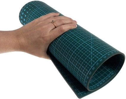 Pretslīdes un elastīga