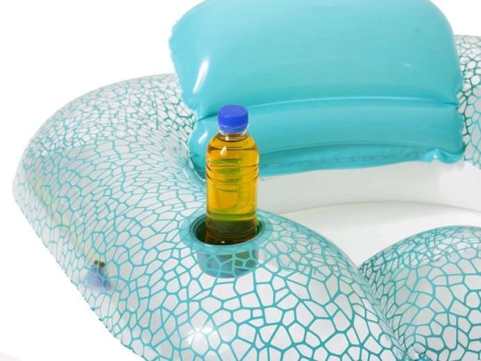 Dzērienu turētājs pa rokai