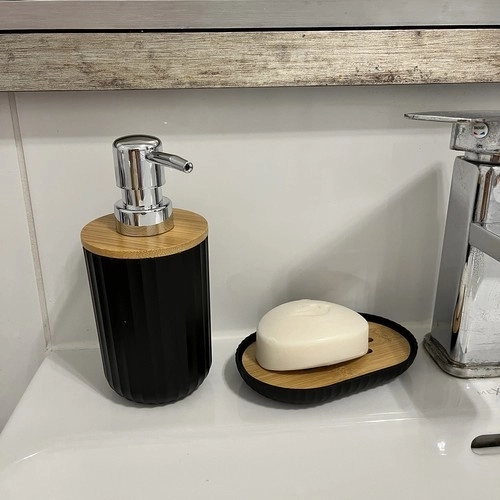 Praktisks dozators un ziepju trauciņš ar ūdens novadi