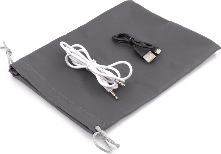 Up to 30 hours of listening + practical accessories