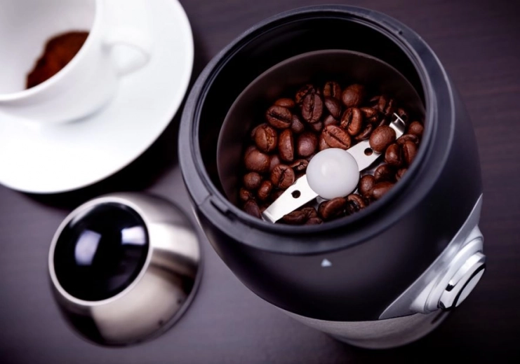 Precīzs tērauda asmens vienmērīgai malšanai