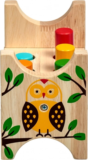 Kvalitatīvs koka izpildījums ar pūces motīvu