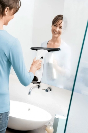 Ātra spoguļu un dušas virsmu nosusināšana