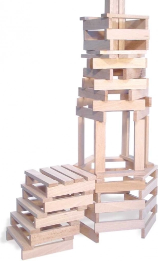 Open-ended creative play with 200 pieces