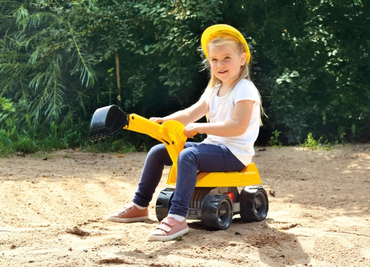 Sit-on fun for little builders